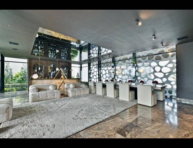 5 BEDROOM HOUSE FOR SALE IN BRYANSTON